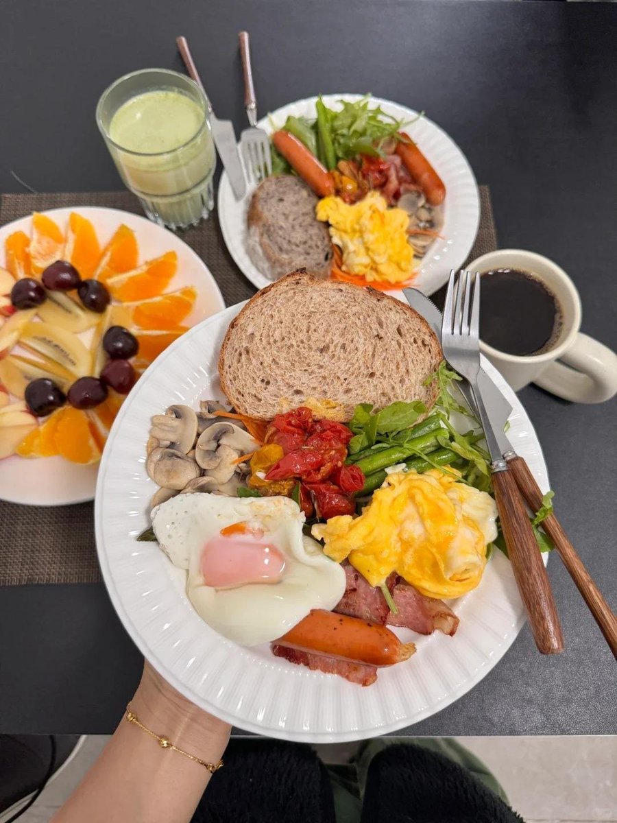 taiahc's tweet image. Breakfast: because dreams don’t work unless you do… and neither do I without coffee ☕🥐 #MorningMotivation