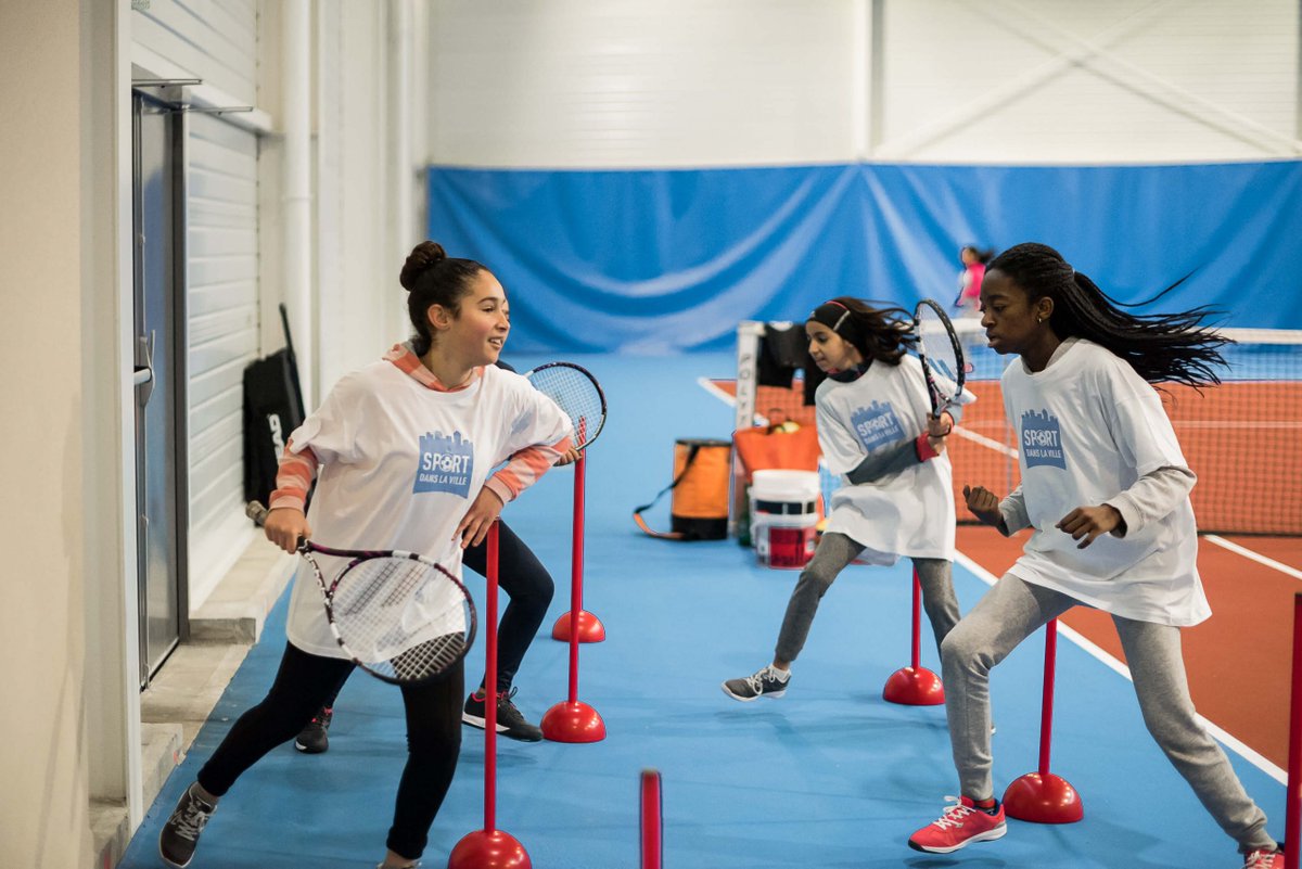 Avril (@avril) on Twitter photo Avril soutient "L dans la ville" un programme qui touche 3 500 jeunes filles inscrites à <a href="/SDLV_Officiel/">Sport dans la Ville</a> pour :
- Promouvoir la #mixité
- Encourager la pratique sportive des filles
- Favoriser leur #ambition
- Participer à leur #émancipation
ow.ly/vifE50VN0y7 #ServirLaTerre Avril soutient "L dans la ville" un programme qui touche 3 500 jeunes filles inscrites à <a href="/SDLV_Officiel/">Sport dans la Ville</a> pour :
- Promouvoir la #mixité
- Encourager la pratique sportive des filles
- Favoriser leur #ambition
- Participer à leur #émancipation
ow.ly/vifE50VN0y7 #ServirLaTerre