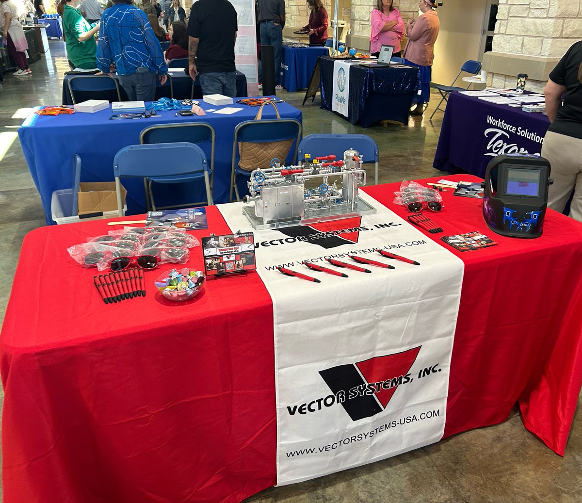 VectorSystemsUS's tweet image. The #vectorsystemsusa team is proud to represent at the Van Alstyne High School &amp;amp; Grayson College South Campus Career Fair! Stop by our booth and see if a future at Vector is for you!