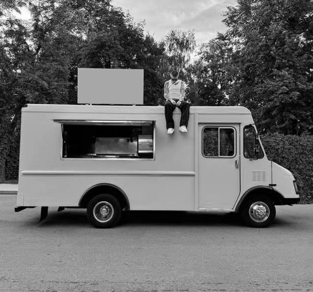 jkovlov's tweet image. Hey everyone, we’ve got exciting news! 🎙️✨ Soon, our podcast studio will undergo a major renovation and rearrangement—we’re creating a space with even cleaner sound, an inspiring vibe, and next-level podcasts for you!
What do you think will be on the truck?