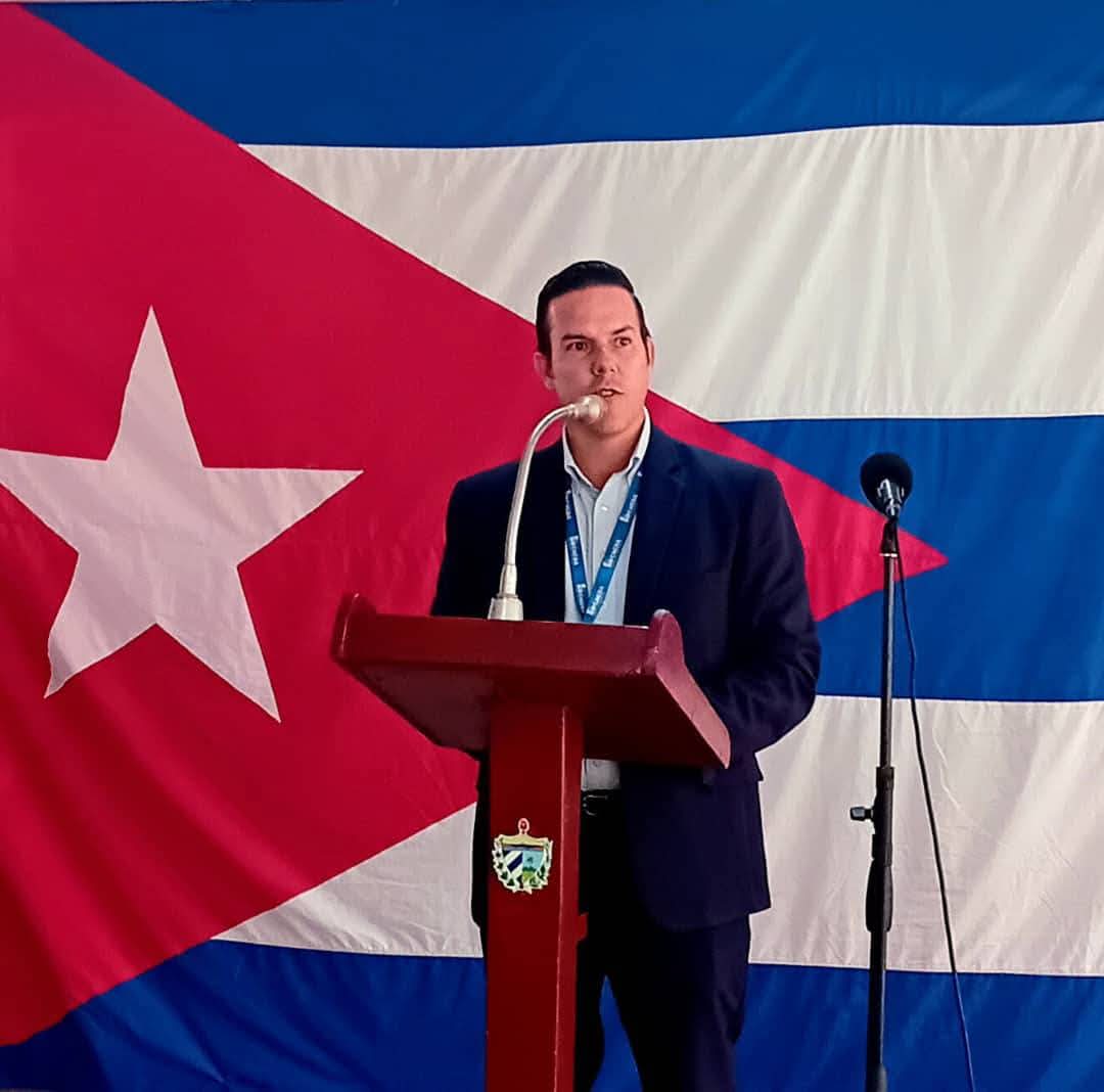 yoel_hl's tweet photo. 🇨🇺✈️Importante acto hoy en #AeropuertoFrankPaísGarcía para recibir la condición de Vanguardia Nacional por los resultados de 2024: #ECASAHolguín #Aerovaradero #ECNA y #ESPAC merecido reconocimiento a su dedicación y profesionalidad en el servicio. 🏅👏
#AviaciónCubana #HolguínSí https://t.co/NgkM9YlAp9