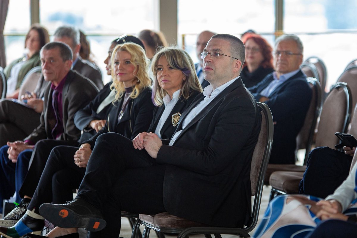 Zajedno sa @suncanaglavak i @udrugapacijenata organizirao sam konferenciju koja je pokazala koliko je EU bitna za zdravstvo i prava pacijenata. Građani zaslužuju jednaka prava i jednak pristup skrbi bez iznimke, bez odgode! 

#SANT