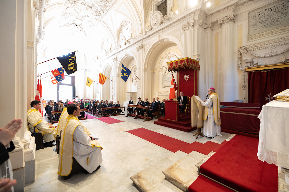 En 2023, nous célébrions les 70 ans de relations diplomatiques entre l’#OrdredeMalte et le #Pérou avec une messe célébrée par Robert F. Prevost. Aujourd’hui, c’est avec joie que nous le saluons comme le Pape Léon XIV. Un souvenir précieux et des vœux sincères pour son pontificat.
