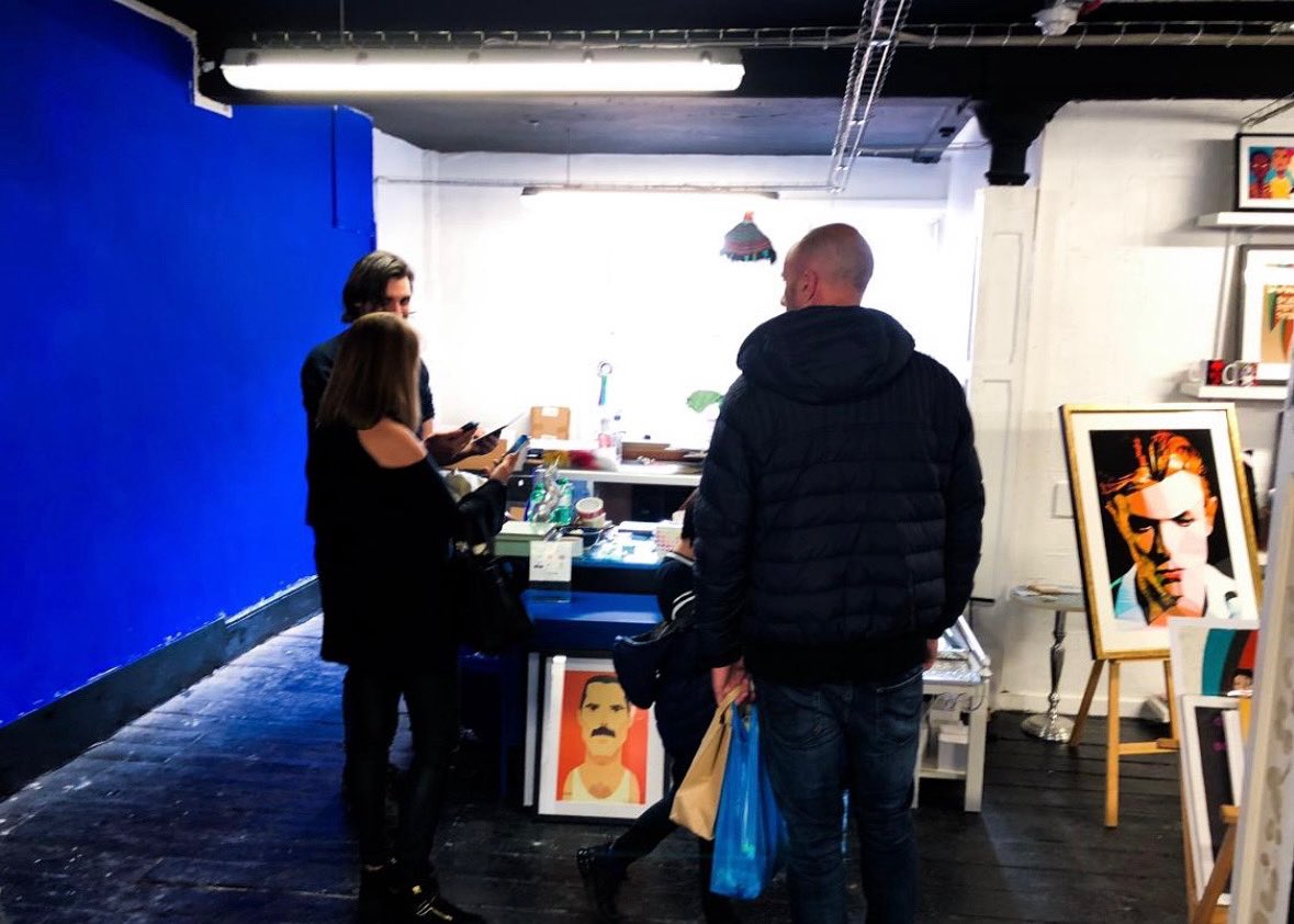 Oldie but goodie of art dealing in our, at the time, new space before it’s ready to go 😄😍 So grateful for all your support ❤️‍🔥 
.
#egoistegallery #contemporaryart #afflecks   #originalart #limitededitionprints #interiordesign #artcollectors