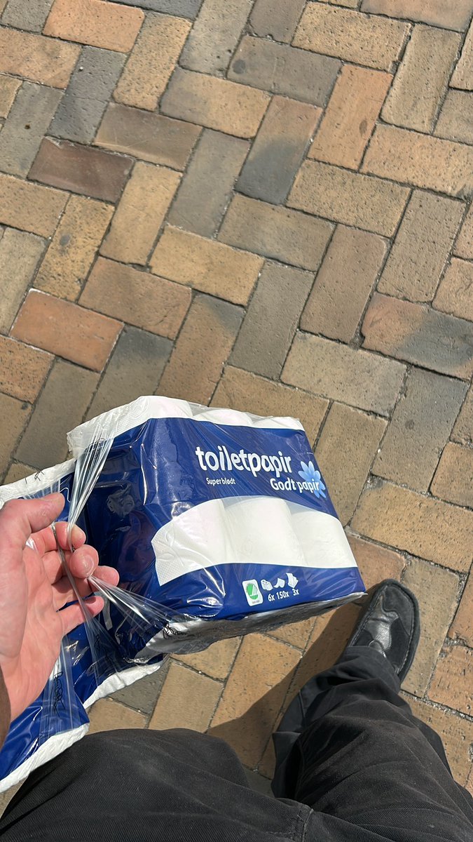 Der er noget fed over bare at gå med toiletpapir. Ja, jeg skal hjem og skide💩💩💩