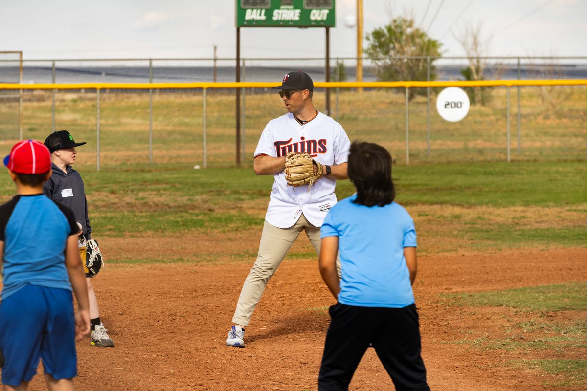 Legends for Youth hits Texas! Our LFY Tour continues across the U.S. and beyond, as MLB Alumni share the game with the next generation. Thank you to Chevy Youth Baseball for joining us and sponsoring this three-clinic series across the state of Texas!