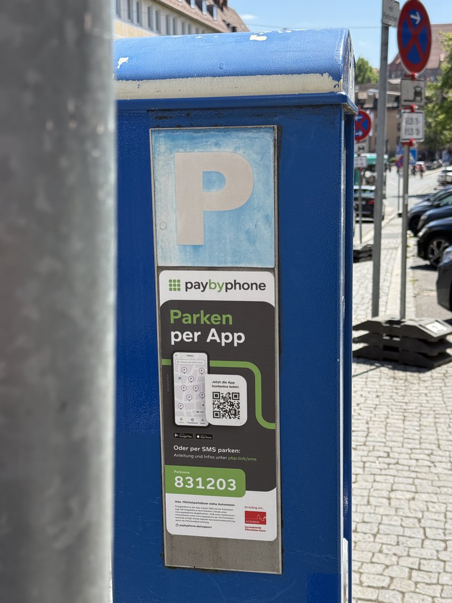 Achtung: An Parkscheinautomaten in #Nürnberg sind wieder gefälschte QR-Codes aufgetaucht! Bei dieser Art von Online-Betrug werden Sie auf Internetseiten weitergeleitet, auf denen Sie sensible Informationen wie Kreditkartendaten eingeben sollen: go.nuernberg.de/vAlrzjUn