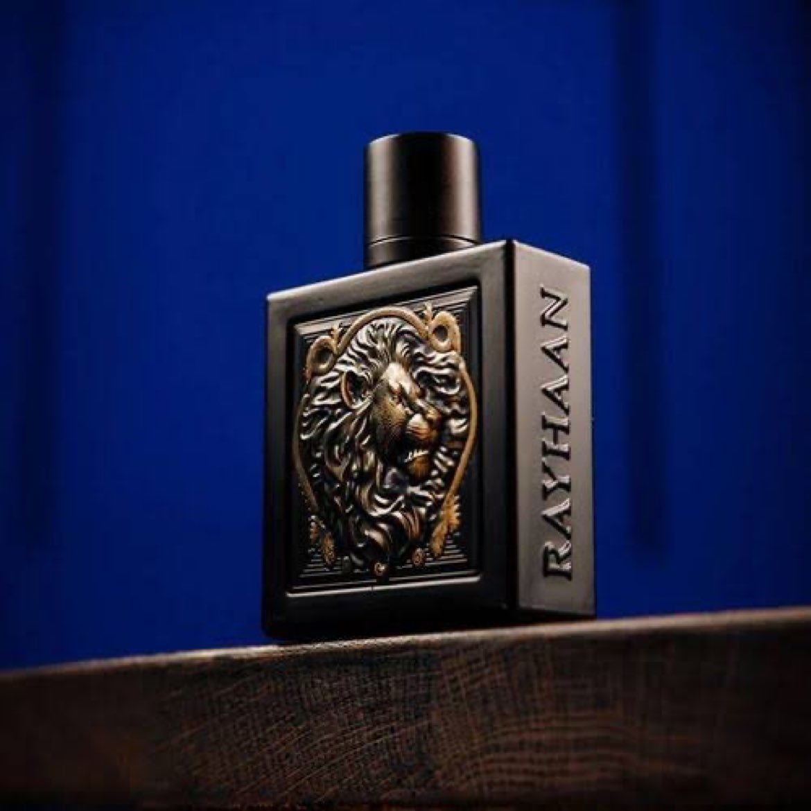 Rayhaan Lion

Top: Sage, Lavender, Pink Peppercorn, Bergamot
Middle: Cinnamon, Caramel, Patchouli
Base: Vanilla, Amber, Musk, Tonka Bean

🏷️N45,000

Nationwide delivery 🚚