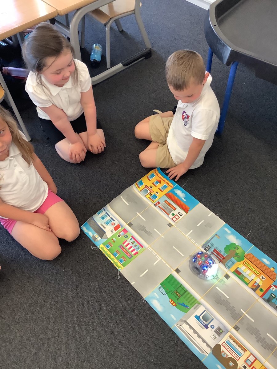 JHP_SnCN_SanCN's tweet image. P1a have been developing their computing science skills by creating algorithms for our BlueBots to follow. #STEM #WorldofWorkWeek #DYW