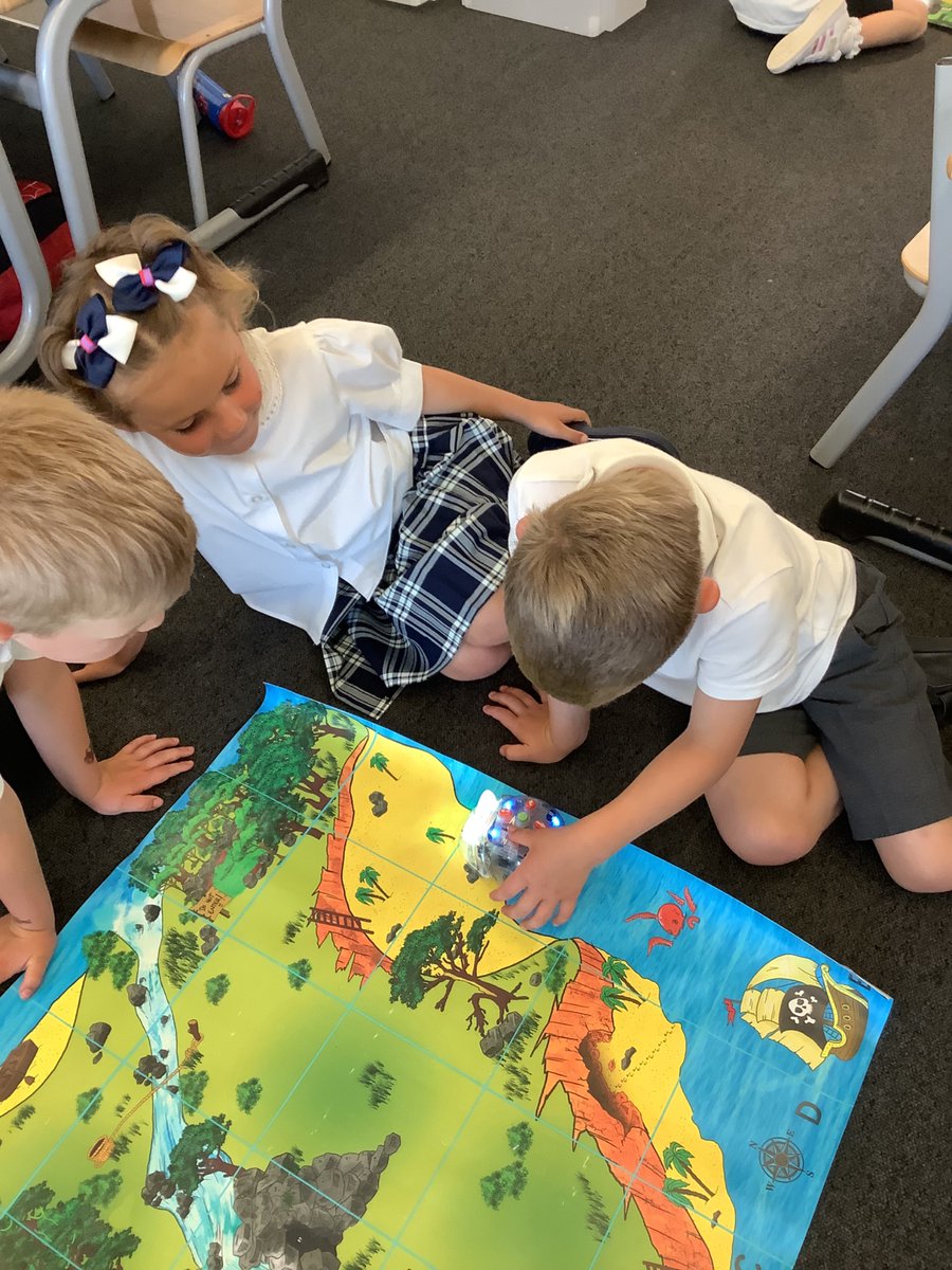 JHP_SnCN_SanCN's tweet image. P1a have been developing their computing science skills by creating algorithms for our BlueBots to follow. #STEM #WorldofWorkWeek #DYW