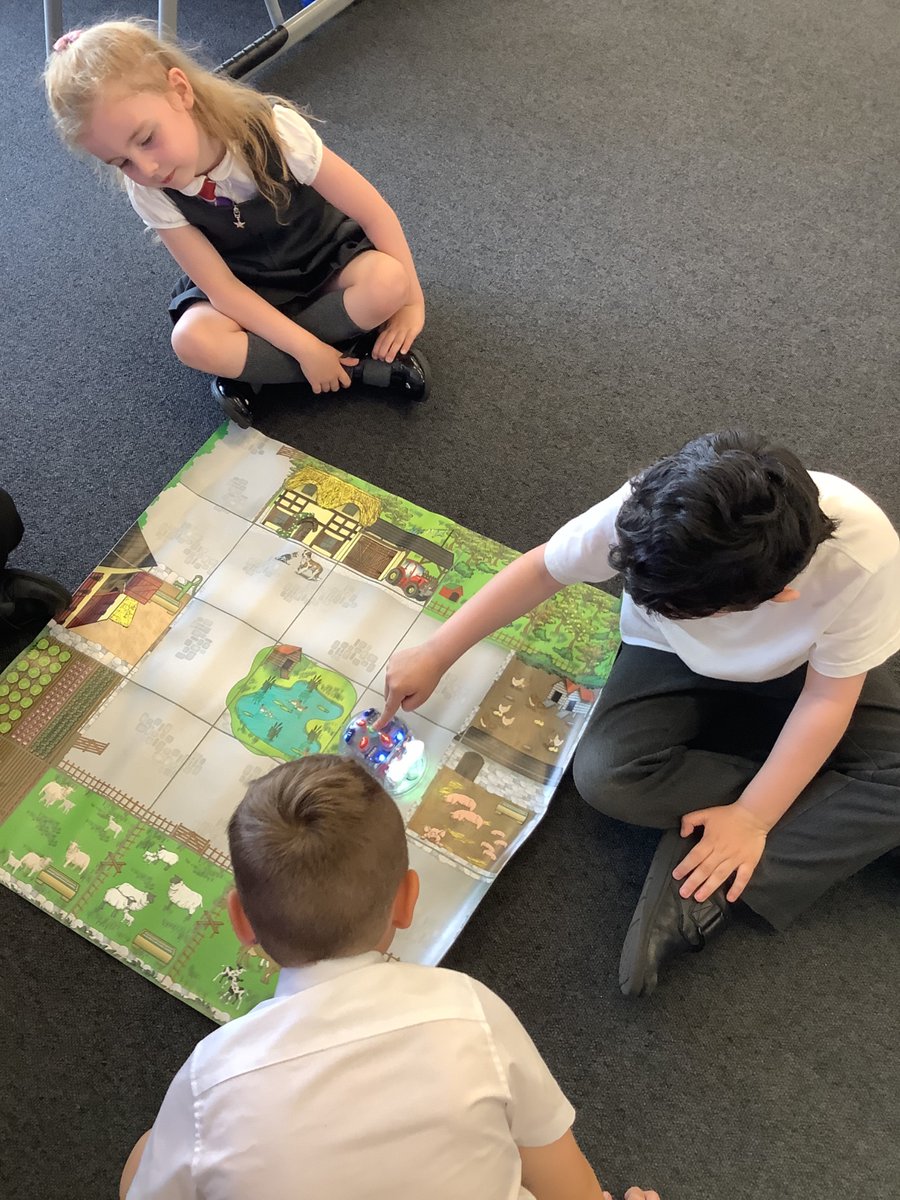 JHP_SnCN_SanCN's tweet image. P1a have been developing their computing science skills by creating algorithms for our BlueBots to follow. #STEM #WorldofWorkWeek #DYW