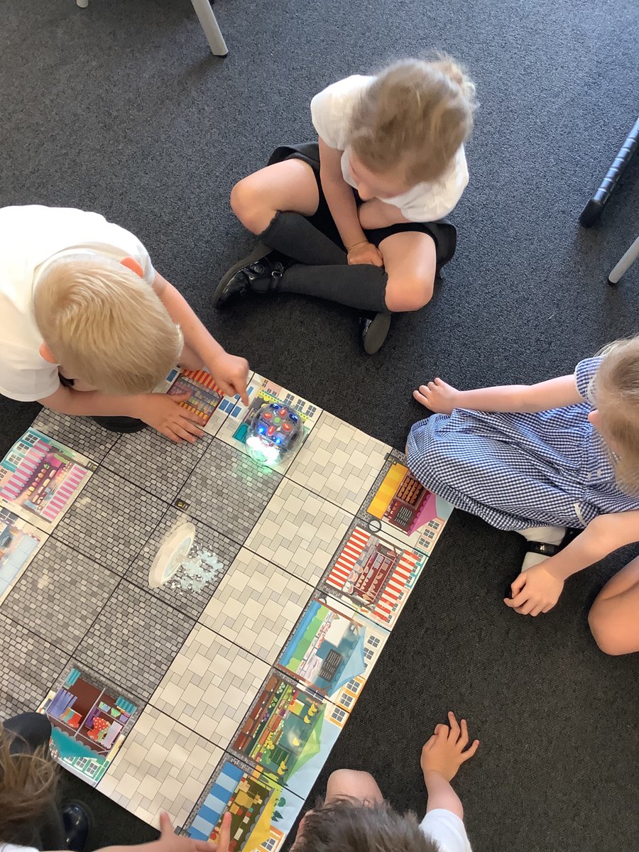 JHP_SnCN_SanCN's tweet image. P1a have been developing their computing science skills by creating algorithms for our BlueBots to follow. #STEM #WorldofWorkWeek #DYW