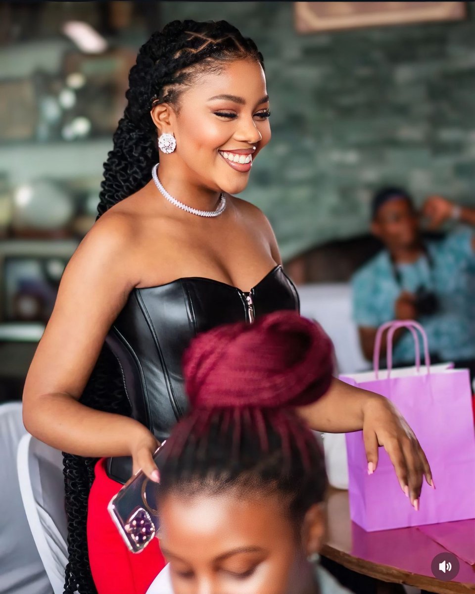 Y’all never told me my smile is this pretty 😍