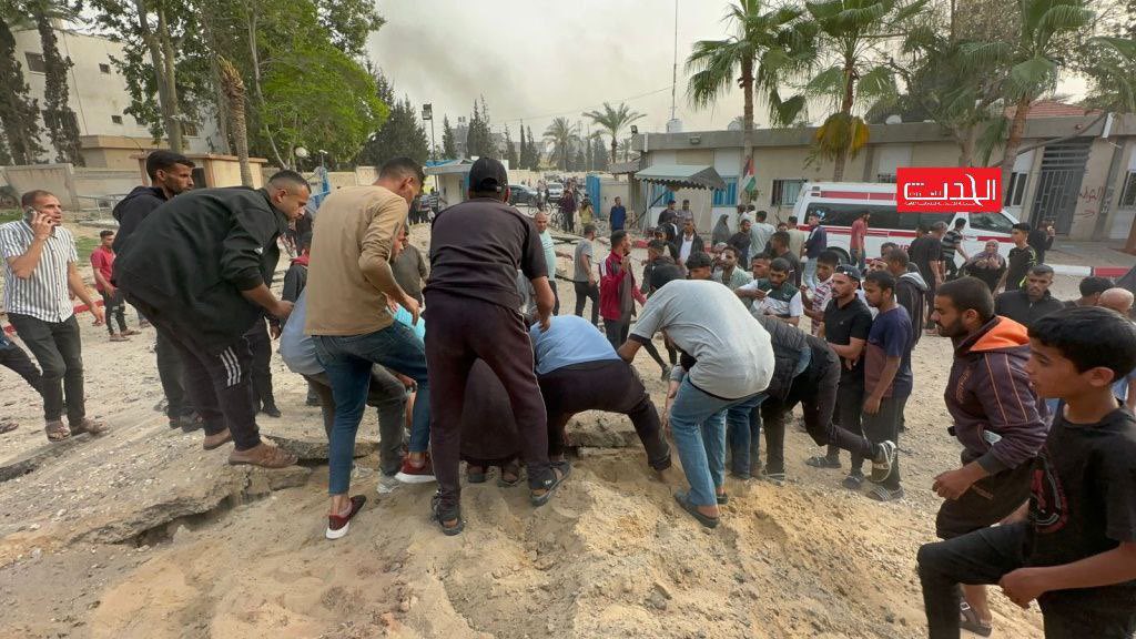 شيء غير مسبوق 

اسرائيل قصفت مستشفى في خان يونس، الناس دفنوا احياء تحت الرمال

المستشفيات اصبحت تُحرق في هدوء تام، حتى بدون ضجة اعلامية
