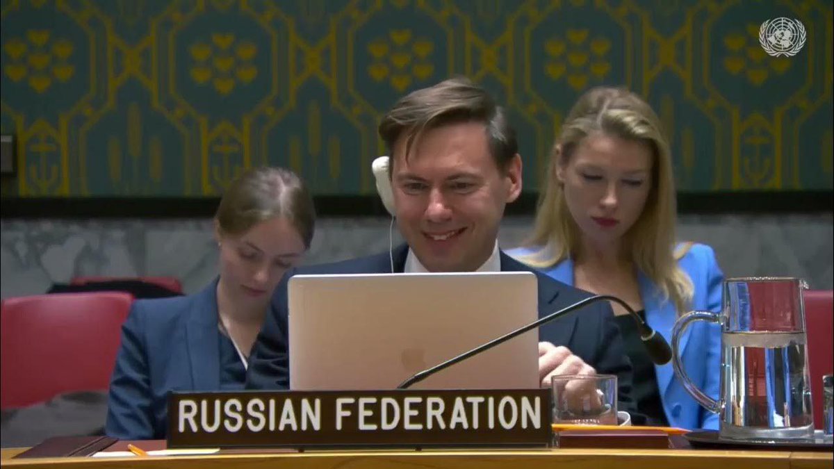 На переговоры с хохлами должен ехать он