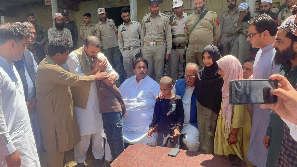 JKPCC President Sh <a href="/TariqKarra/">Tariq Hameed Karra</a>, along with party leaders, visited various areas of the Poonch Haveli and Mendhar constituencies to offer condolences to the bereaved families who lost their members in Pakistan shelling.