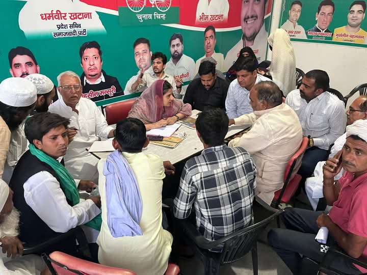 IqraMunawwar_'s tweet photo. सांसद इकरा हसन जी ने गंगोह आवास पर क्षेत्र वासियों से की समस्याओं का निस्तारण कराया।
#IqraHasan https://t.co/IAhUh5NjPG