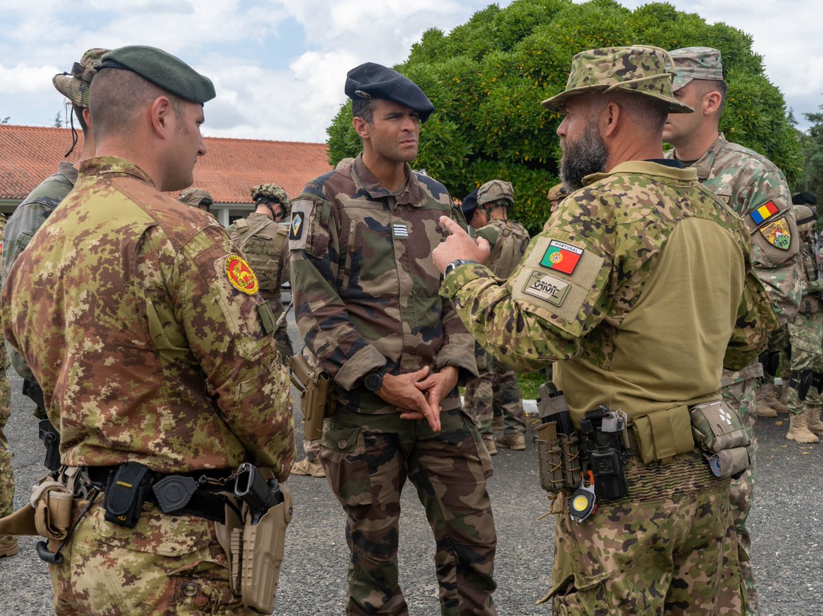 Armée de Terre (@armeedeterre) on Twitter photo #Orion25 au Portugal 📍 Plus de 200 soldats français engagés dans un entraînement exigeant, avec nos alliés européens 🇫🇷🇵🇹🇪🇸🇮🇹🇷🇴
🪖 fantassins du <a href="/13eBCA/">13e Bataillon de chasseurs alpins</a>
🤫 éclaireurs du <a href="/2emehussards/">2e Régiment de Hussards</a>
🕹️ dronistes du <a href="/61eRegART/">61e régiment d’artillerie</a>
🎯 Être prêts ensemble pour défendre l’Europe.
#StrongerTogether #Orion25 au Portugal 📍 Plus de 200 soldats français engagés dans un entraînement exigeant, avec nos alliés européens 🇫🇷🇵🇹🇪🇸🇮🇹🇷🇴
🪖 fantassins du <a href="/13eBCA/">13e Bataillon de chasseurs alpins</a>
🤫 éclaireurs du <a href="/2emehussards/">2e Régiment de Hussards</a>
🕹️ dronistes du <a href="/61eRegART/">61e régiment d’artillerie</a>
🎯 Être prêts ensemble pour défendre l’Europe.
#StrongerTogether