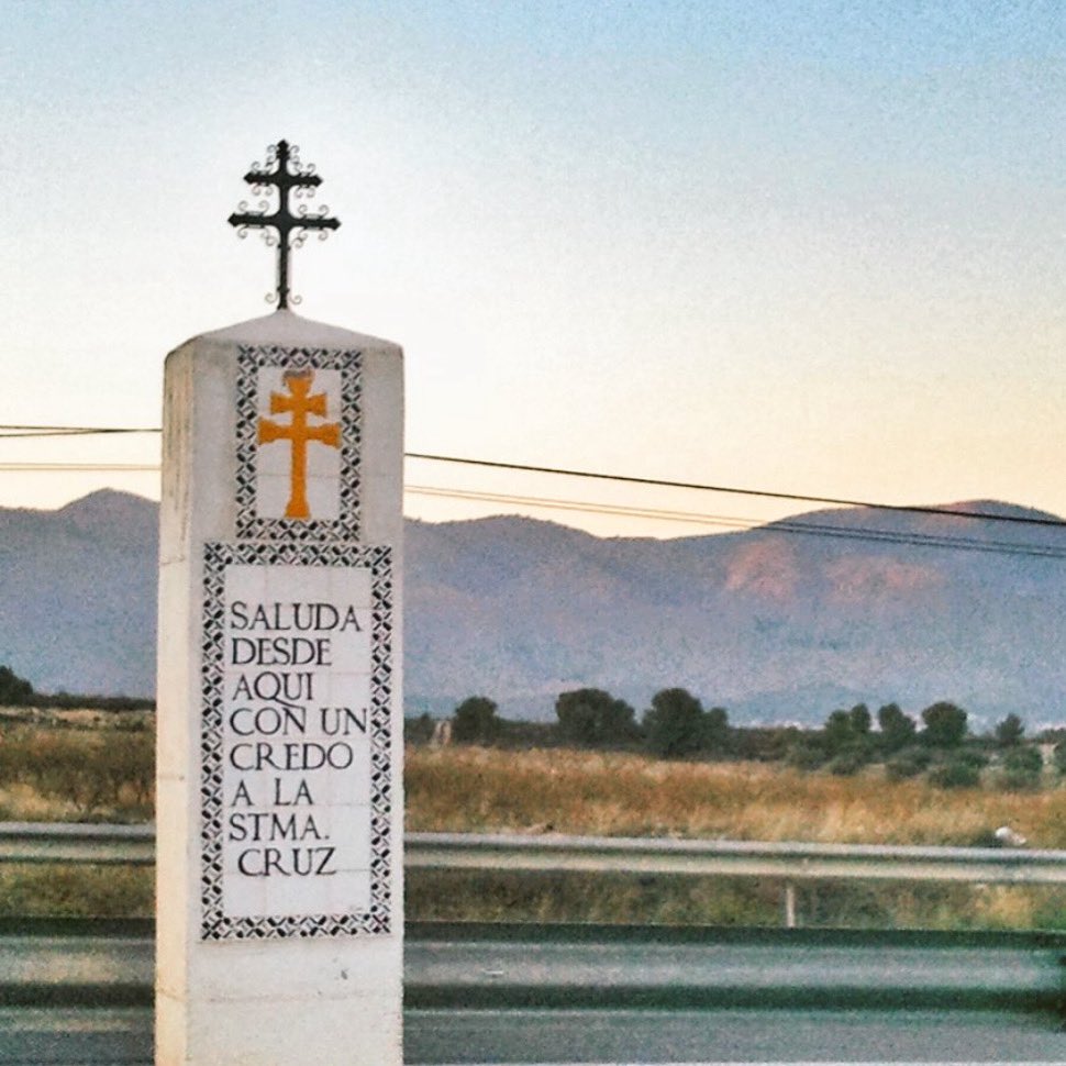 CaminoCaravaca's tweet image. A veces el Camino te susurra: “Saluda desde aquí con un credo a la Stma. Cruz”
Y sin saber por qué, te detienes, respiras… y entiendes. 🌄
#CaminoDeLaCruz #Caravaca2025 #UnAltoEnElCamino