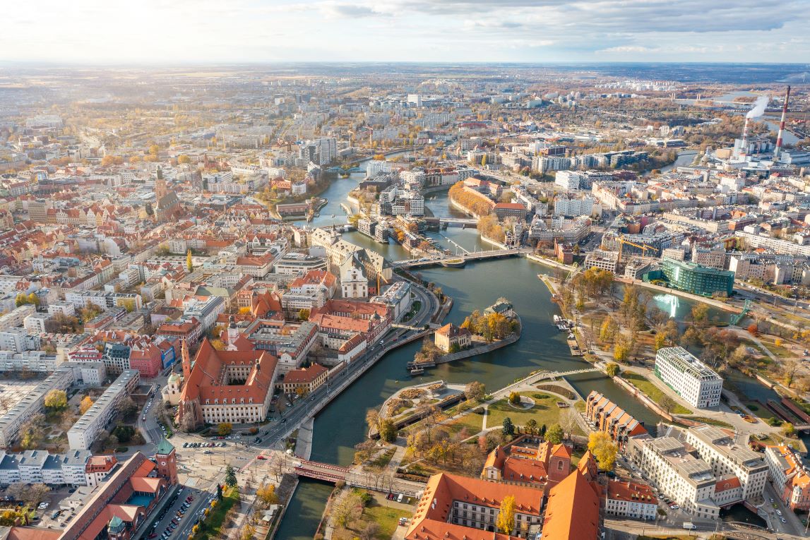 The FSB (@finstbboard) on Twitter photo 🌍 Our Regional Consultative Group for Europe met on 8-9 May in Wroclaw hosted by <a href="/nbppl/">Narodowy Bank Polski</a>. Participants discussed global financial vulnerabilities, cross-border payments & non-bank financial intermediation, and held a roundtable on tokenisation
fsb.org/2025/05/fsb-re… 🌍 Our Regional Consultative Group for Europe met on 8-9 May in Wroclaw hosted by <a href="/nbppl/">Narodowy Bank Polski</a>. Participants discussed global financial vulnerabilities, cross-border payments & non-bank financial intermediation, and held a roundtable on tokenisation
fsb.org/2025/05/fsb-re…