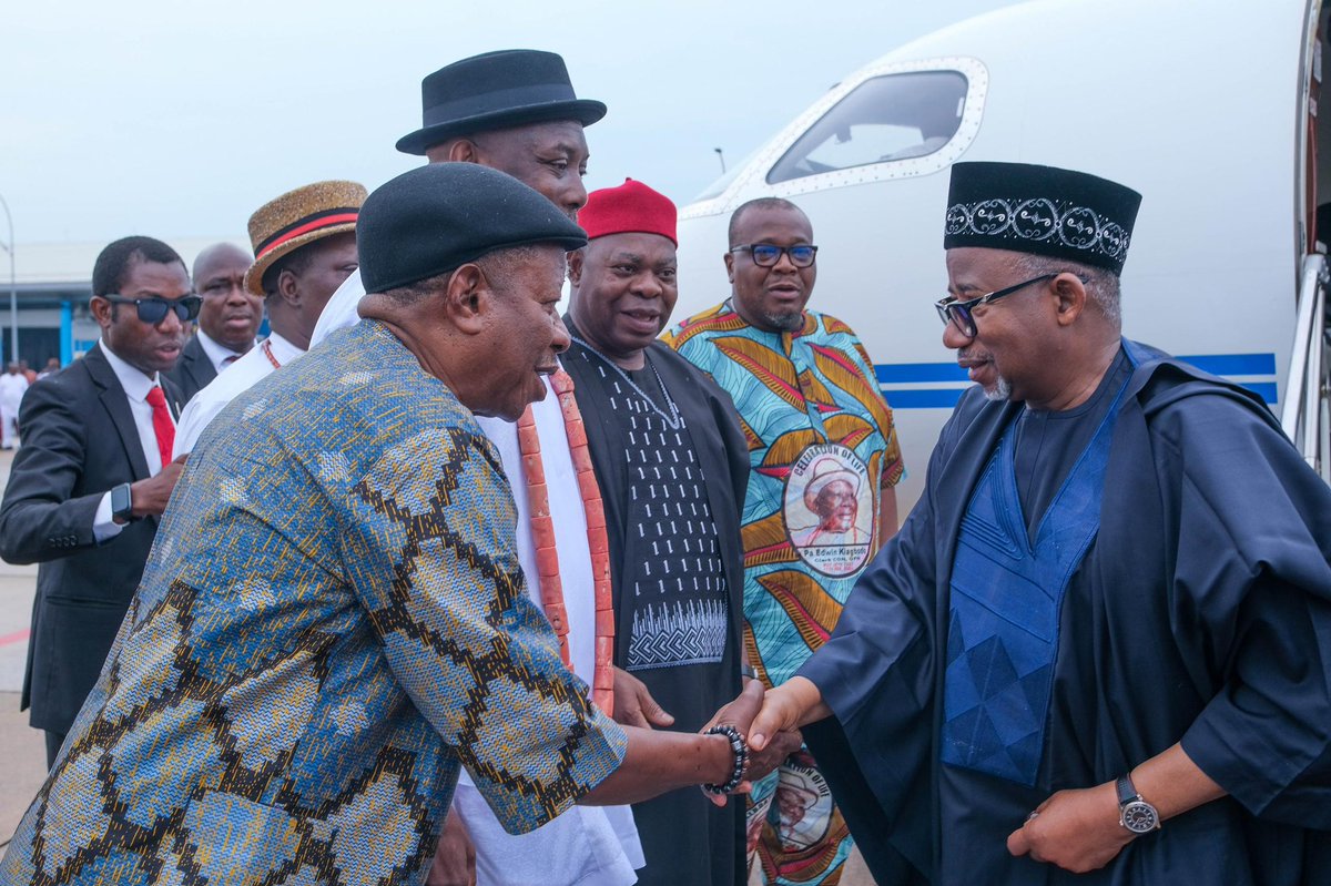 SenBalaMohammed's tweet image. Today, I joined other national leaders in Kaigbodo, Delta State, to attend the funeral of the elder statesman and Ijaw national leader, Chief Edwin Clark.
The solemn ceremony drew notable dignitaries, including former President Dr. Goodluck Jonathan and his wife, Dame Patience…