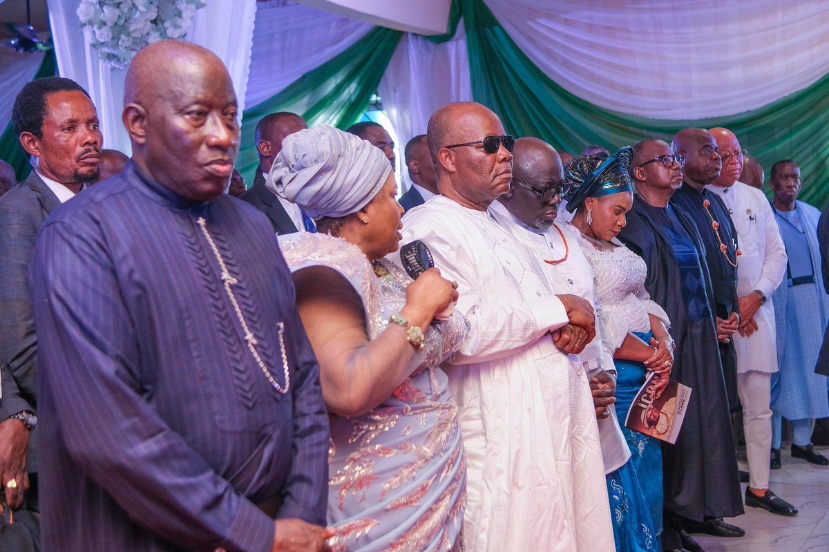 SenBalaMohammed's tweet image. Today, I joined other national leaders in Kaigbodo, Delta State, to attend the funeral of the elder statesman and Ijaw national leader, Chief Edwin Clark.
The solemn ceremony drew notable dignitaries, including former President Dr. Goodluck Jonathan and his wife, Dame Patience…
