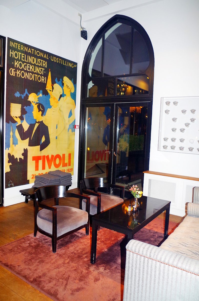 13brevkasse's tweet image. I don't usually drink drinks with cream
in them ~ but there's a first time for everything and it tasted good   🍸

#Tivoli
#Cocktail 
#Cocktailbar
#WhiteRussian
#WorldCocktailDay