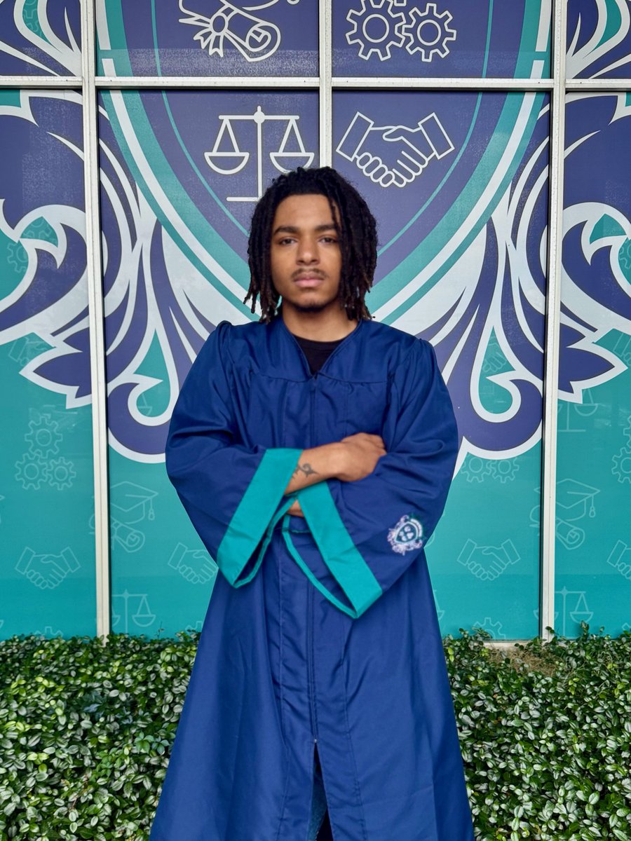 We’ve hit 💯! 🎉 Join us in celebrating our 100th graduate, Carmello Bass! 🎓 Your journey is a testament to resilience and determination. The entire Momentum family is proud of you! 🌟 #MomentumHS #Classof2025 #ProudMariners #100Strong