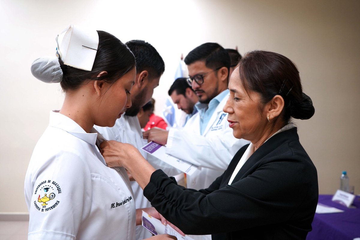 HGMonteSinai's tweet photo. #ElNuevoEcuador | Con reconocimientos y entrega de certificados, despedimos a 6️⃣5️⃣ estudiantes de Enfermería que culminaron su internado rotativo en @Salud_Ec.
Durante este periodo, demostraron compromiso y pasión por esta noble profesión al servicio de los ecuatorianos. https://t.co/0s8xJCt4aF