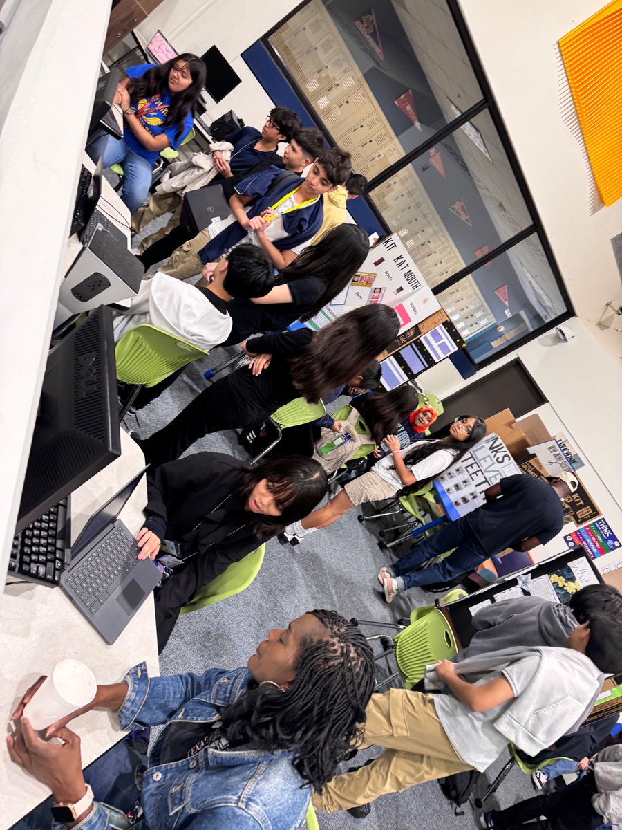 KilloughEagles's tweet photo. Our students did such a great job! Thanks to the teachers and classes that stopped by for a presentation! #GTShowcase #ReachingNewHeights https://t.co/IrfSR7JLEf