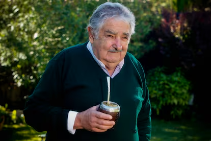 sergioaguayo's tweet photo. Murió Pepe Mujica.
Fue guerrillero, preso político, presidente. Pero, sobre todo, fue coherente.
Pocas veces el poder convive con tanta humildad y tanta claridad moral.
Se va un referente latinoamericano. Queda su ejemplo.

(📸 El País) https://t.co/PRORGS9HOD