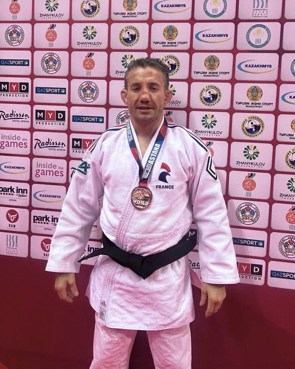 MÉDAILLÉ DE BROOONZE 🥉😮‍💨

Cyril Jonard (-81kg/J1) s’impose dans son combat pour la place de 3 et monte sur la troisième marche du podium de ces championnats du Monde IBSA. ⚡️💪

Encore une médaille pour notre légende !! 👏🇫🇷

#JudoIBSA #FierdEtreJudoka
