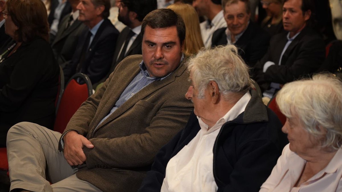 Carlucho Moreno (@morenocarlucho) on Twitter photo Nuestras condolencias al Frente Amplio y a su querido MPP por el fallecimiento de José Mujica.
<a href="/MPP609/">MPP 609</a> <a href="/Frente_Amplio/">Frente Amplio</a> Nuestras condolencias al Frente Amplio y a su querido MPP por el fallecimiento de José Mujica.
<a href="/MPP609/">MPP 609</a> <a href="/Frente_Amplio/">Frente Amplio</a>