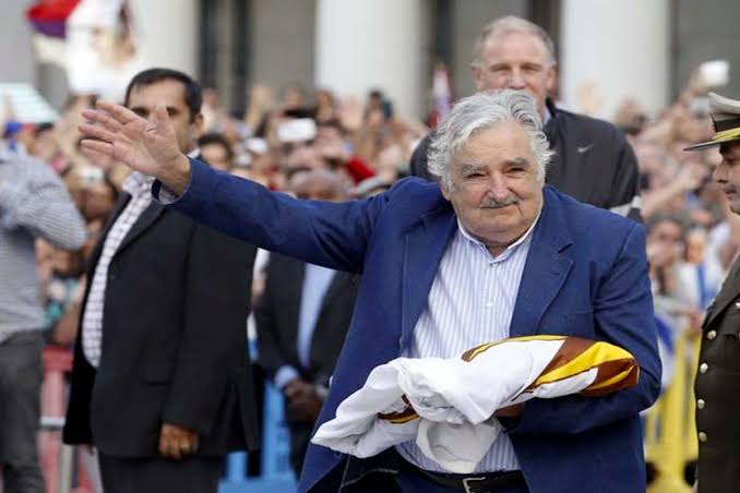 #DescanseEnPaz l Me uno a la pena que embarga a la familia y a todo el pueblo uruguayo por el triste fallecimiento del gran Pepe Mújica, un hombre que nos deja un histórico legado de humanismo, congruencia y sencillez.