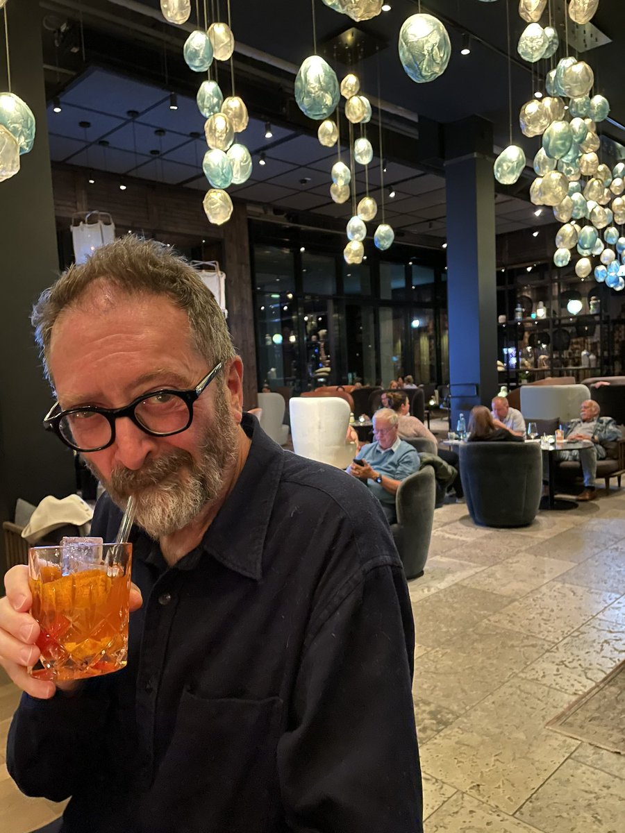 Well served after a brilliant talk, <a href="/ProfAndyTolmie/">Professor Andy Tolmie</a> 

#oldfashioned 🍹
