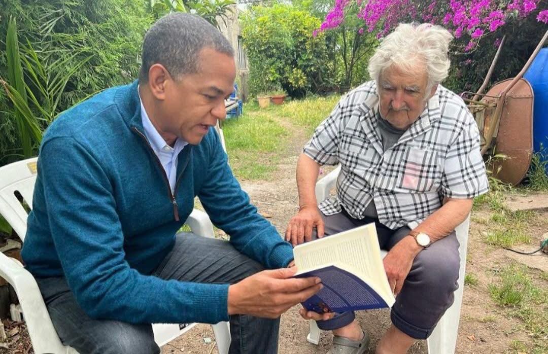 pedroescuela's tweet photo. “En esta vida he tenido que despedir a grandes amigos y hermanos. Hoy se va uno de los más sabios y humildes: Pepe Mujica. Tu ejemplo queda vivo en nuestros corazones. Hasta siempre, compañero.” @JCesarValentin . https://t.co/4BVDOUVb6Z