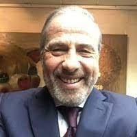 ESTA BASURA CORREISTA SE LLAMA ROBERTO GOLDBAUM, DUEÑO DE SEGUROS LA UNIÓN, QUE LE HA ROBADO AL ESTADO EN VARIOS GOBIERNOS, HOY SU HIJO QUE S EL GERENTE ESTÁ PRÓFUGO EN MIAMI DISFRUTANDO LO ROBADO COMO CORREISTA!!