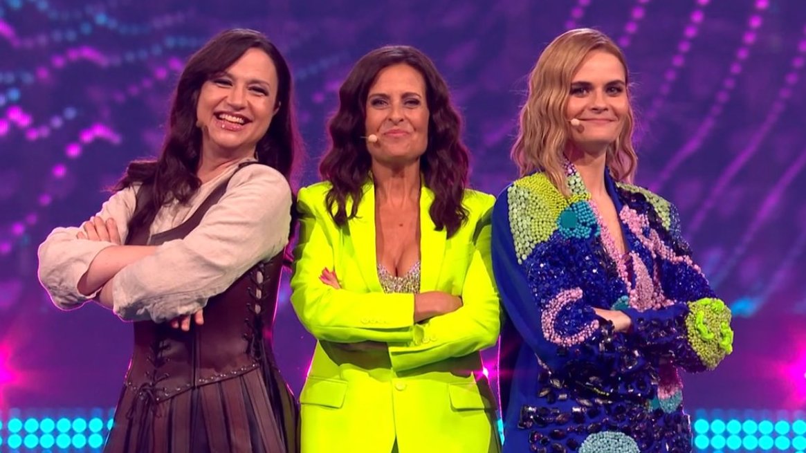 "Made in Switzerland" is probably better than all of the songs actually competing in #Eurovision2025 and certainly one of the campiest, good-vibes things I've seen or heard on TV in a long time.

Glückwunsch!