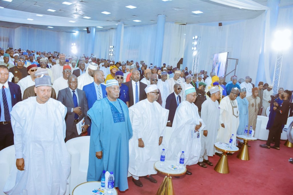 AWTambuwal's tweet image. This afternoon, I was privileged to attend the public presentation of “Being True to Myself”, an evocative memoir by my elder brother, His Excellency Sule Lamido, former Governor of Jigawa State.
The event, held at the NAF Centre in Abuja, brought together elder statesmen,…