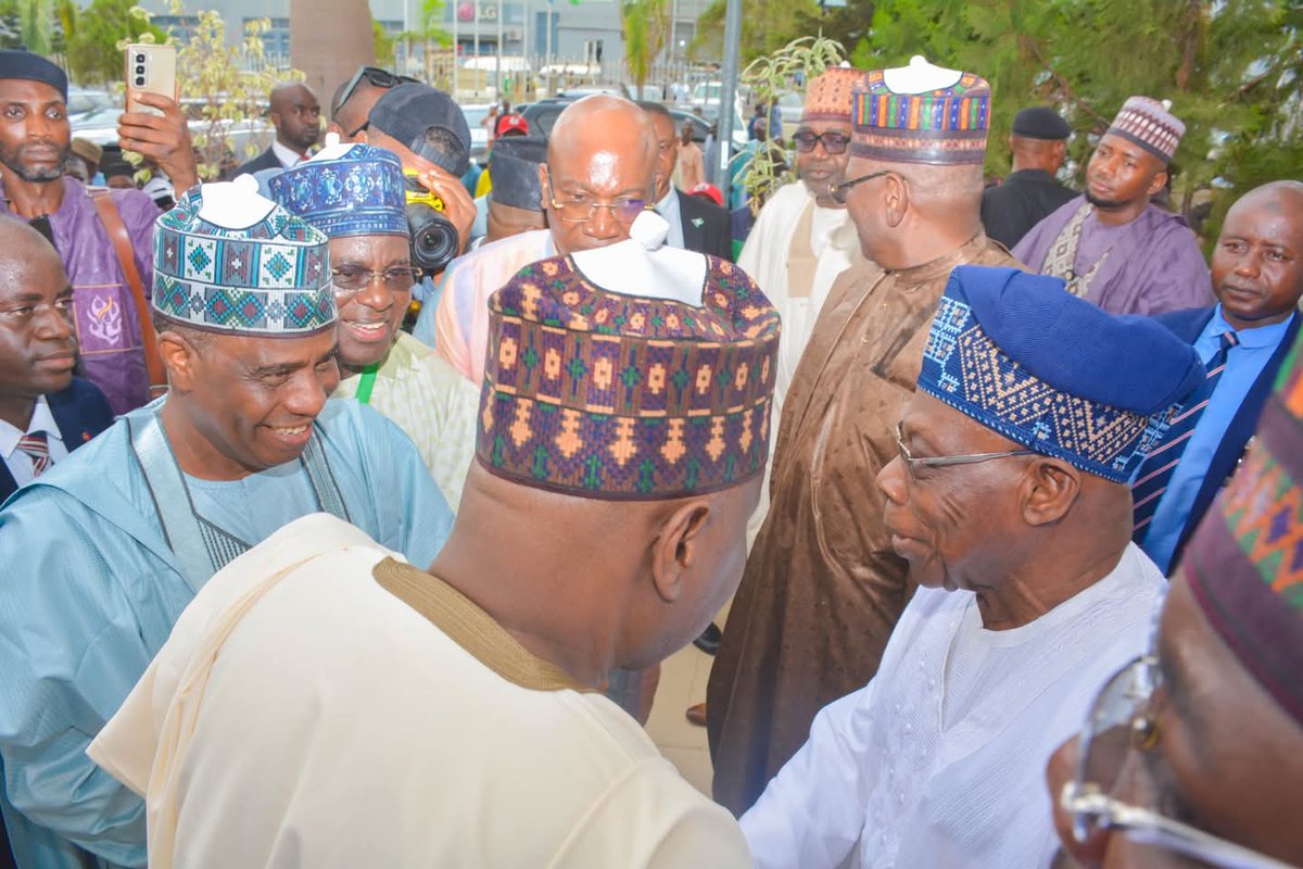 AWTambuwal's tweet image. This afternoon, I was privileged to attend the public presentation of “Being True to Myself”, an evocative memoir by my elder brother, His Excellency Sule Lamido, former Governor of Jigawa State.
The event, held at the NAF Centre in Abuja, brought together elder statesmen,…