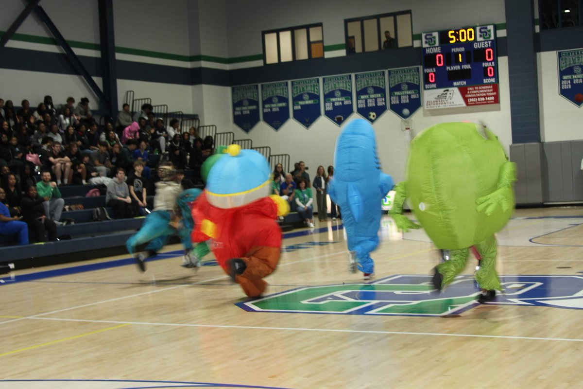 Thanks to everyone who participated in the inflatable race! So much fun! Congratulations to the FROG who won...and the dinosaur who came in 2nd. #SGIsThePlaceToBe #PepRally #InflatableRace