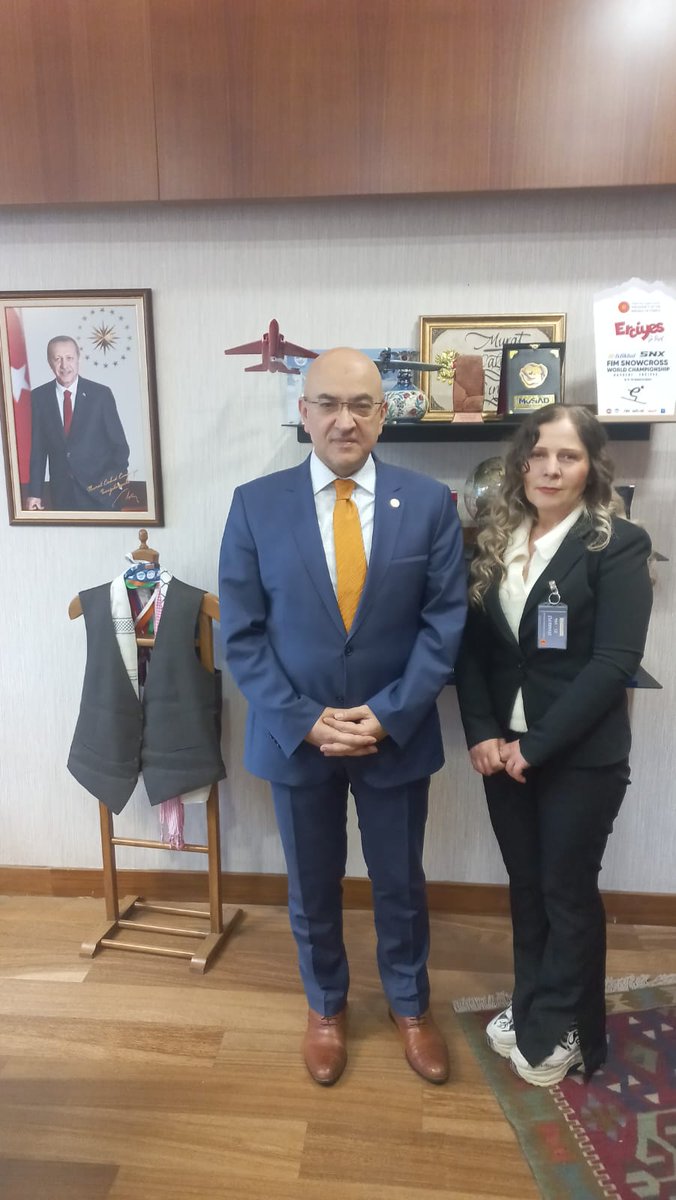 Tam Sigortaya EVET;
<a href="/RTErdogan/">Recep Tayyip Erdoğan</a> 
<a href="/_cevdetyilmaz/">Cevdet Yılmaz</a> 
<a href="/memetsimsek/">Mehmet Simsek</a> 
<a href="/HMBakanligi/">T.C. Hazine ve Maliye Bakanlığı</a> 
<a href="/tcbestepe/">T.C. Cumhurbaşkanlığı</a> 
<a href="/cbsbb/">T.C. Cumhurbaşkanlığı Strateji ve Bütçe Başkanlığı</a> 
<a href="/TCCBHPK/">Cumhurbaşkanlığı Hukuk Politikaları Kurulu</a> 

Sayın Vekilimiz <a href="/MuratCahidCINGI/">Dr.Murat Cahid CINGI</a> 'nın Meslek Okullarının İtibarının geri kazanılması ve öneminin tekrar farkındalığında yaptığı Kayseri'deki Çalıştay dahil çalışmalar, Sayın