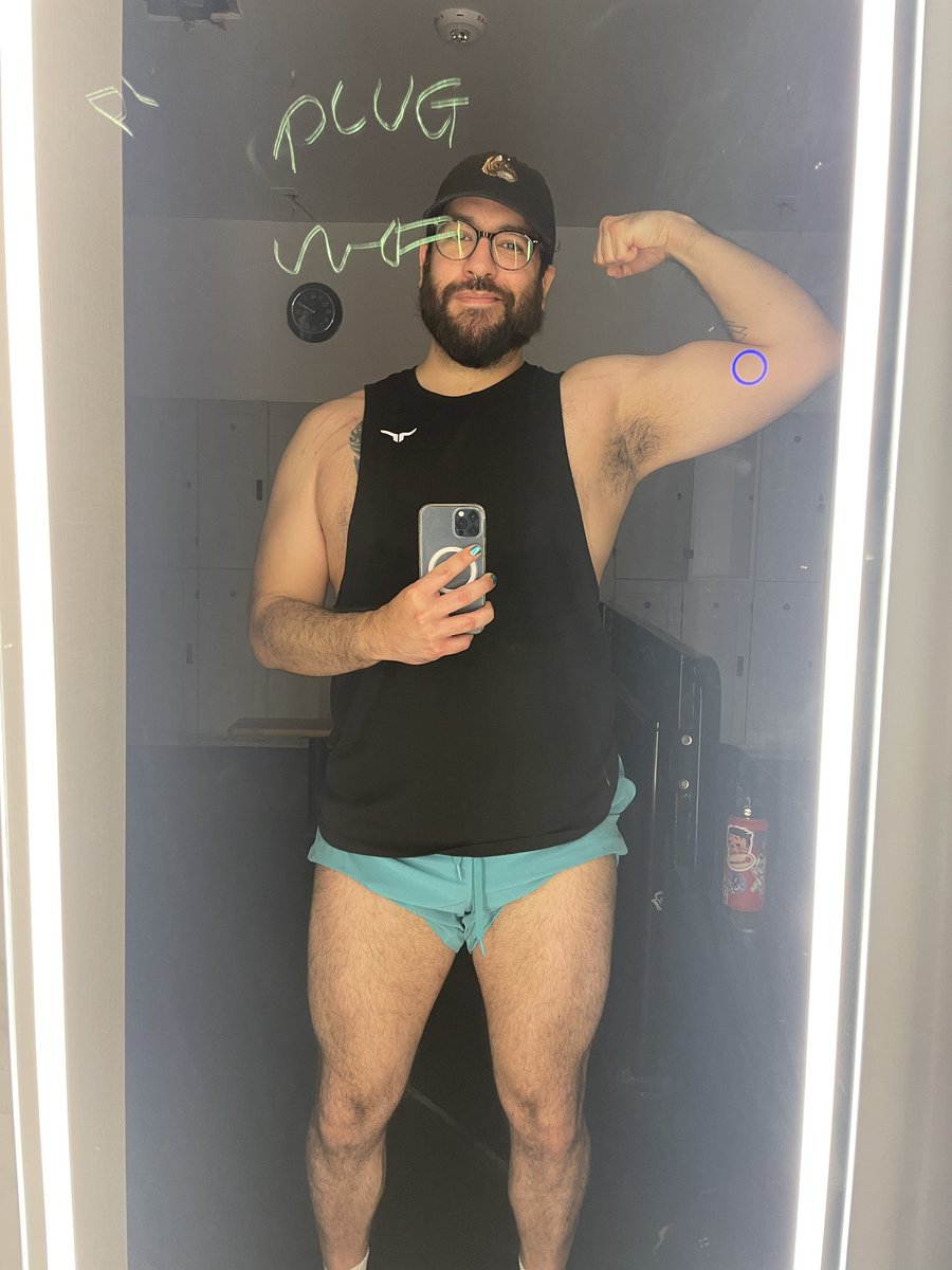 It was leg day but I had to showcase the arms still 💀