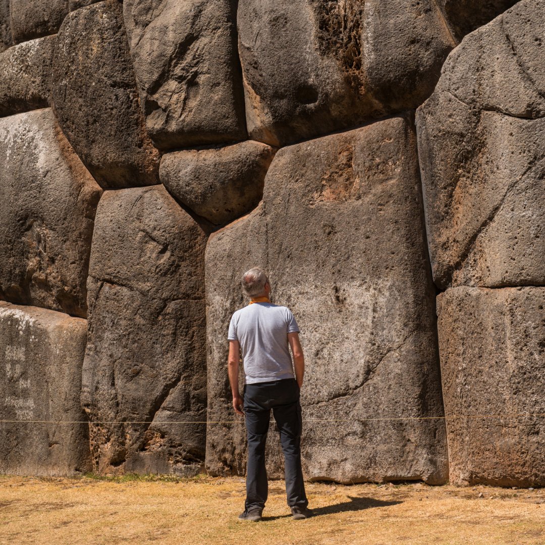 e_ramos44249's tweet photo. Towering stone walls and breathtaking views Sacsayhuamán is one of the most impressive Inca sites in Cusco. 
Source:https://t.co/lgUakQDgP5
#Sacsayhuaman #Cusco #IncaArchitecture #PeruTravel #Archaeology https://t.co/TUJKQDfDgQ