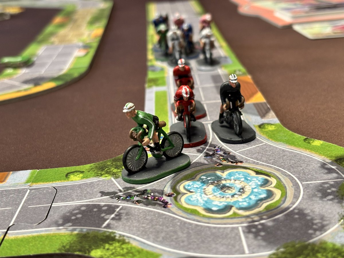 TaboSL's tweet image. Played #FlammeRouge on 2025-05-13 with 4 players #bgstats
Pues le sienta muy bien la asimetría de ciclistas inicial, los diferentes terrenos y el cansancio acumulado de la campaña de este Grand Tour. Hoy han caído 2 etapas, ¿llegaremos a la 21? 🚴🚴‍♀️🚴‍♂️💨