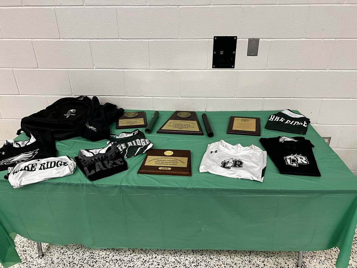 Danny Jones athletes signing their Letters of Intent” to attend Lake Ridge High School. Cannot wait to see what the class of ‘29 brings to the program!!