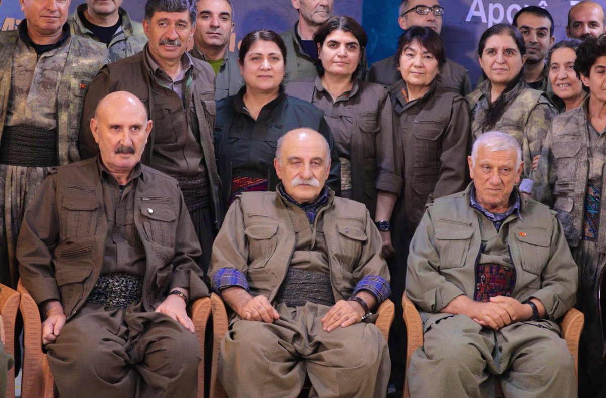 Milliyetçi Hekimler Derneği’nden PKK’lı sürece tepki:

“Ülkemizin ‘Ortak Vatan’ tanımlamasına ihtiyacı yoktur. 

Teröristlerden ‘özgürlük umudu’ diye bahsetmiş bir bildiriden ‘terörsüz Türkiye’ devşirilemez!

Türkiye Cumhuriyeti teröristlerce aşağılanırken biz müsterih olamayız!”