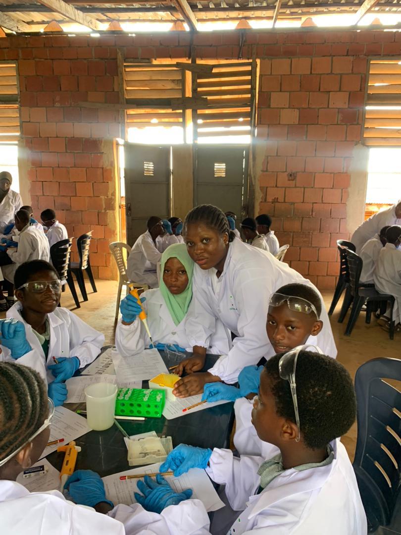 AjayiPonmile's tweet photo. Proud to volunteer with the @IntVetVaccNet  African Schools Outreach Programme🧪

We train &amp; inspire young minds especially girls to pursue science. From micropipette demos to rabies vaccine experiments, we're building future scientists in Nigeria ����🇬
#GirlsInSTEM #IVVN #STEM https://t.co/0sreI5Amcc