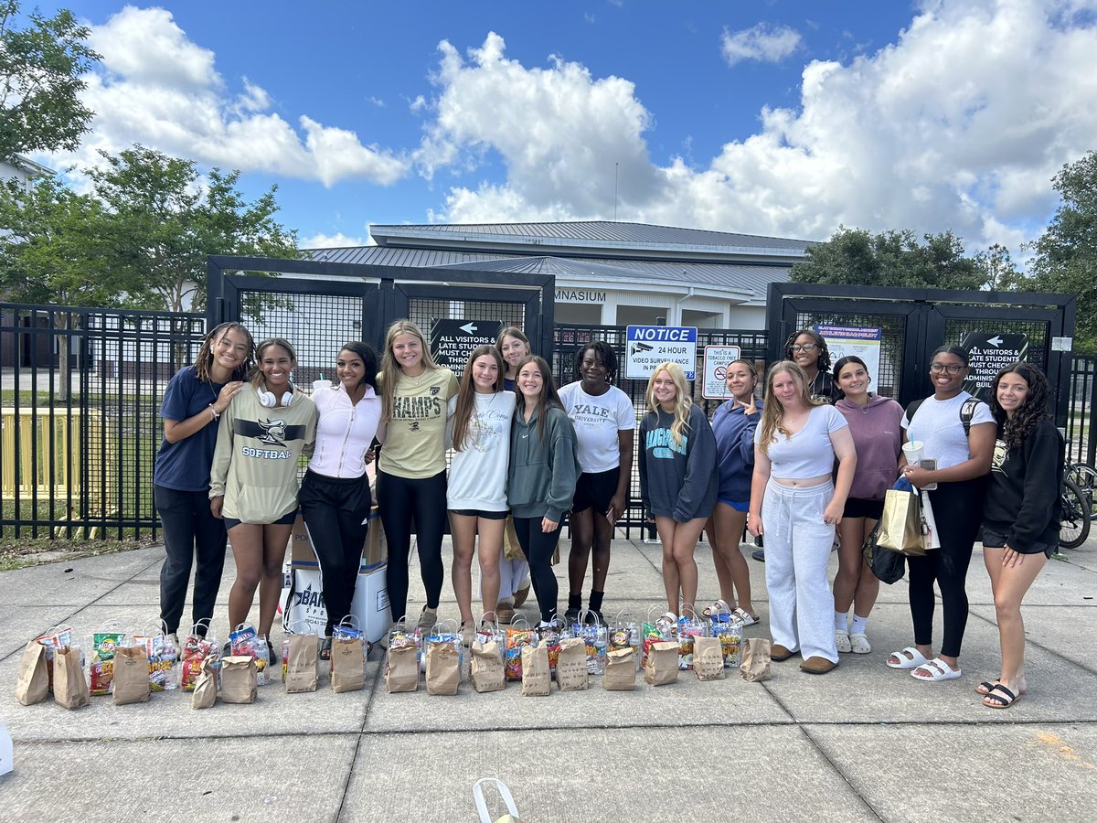 Oakleaf Softball (@oakleafsoftball) on Twitter photo HUGE thank you to <a href="/TropicalSmoot20/">Tropical Smoothie Cafe</a> in Oakleaf and our generous teachers and families for getting our girls on the road with snacks and breakfast! #NoRiskNoReward #BIP #LetsHunt HUGE thank you to <a href="/TropicalSmoot20/">Tropical Smoothie Cafe</a> in Oakleaf and our generous teachers and families for getting our girls on the road with snacks and breakfast! #NoRiskNoReward #BIP #LetsHunt
