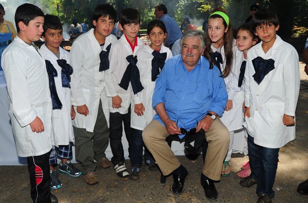 NegraCasablanca's tweet photo. “Pertenezco a una generación que quiso cambiar el mundo, fui aplastado, derrotado, pulverizado, pero sigo soñando que vale la pena luchar para que la gente pueda vivir un poco mejor y con un mayor sentido de la igualdad". José “Pepe” Mujica.
Qué la tierra te sea leve Viejo. https://t.co/nSlLLs1Exn